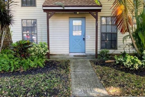 Townhouse in Dunedin, Florida 2 bedrooms, 116.13 sq.m. № 1798647 - photo 1
