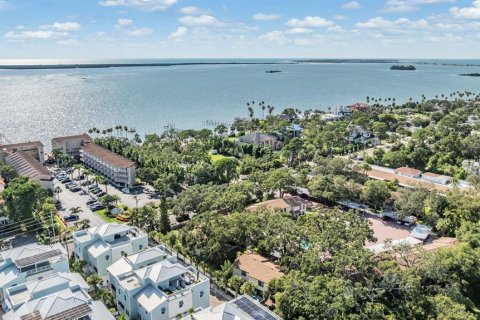 Townhouse in Dunedin, Florida 2 bedrooms, 116.13 sq.m. № 1798647 - photo 25