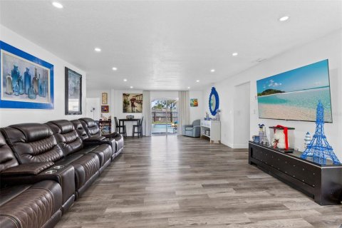 House in Merrit Island, Florida 5 bedrooms, 163.69 sq.m. № 2205443 - photo 20