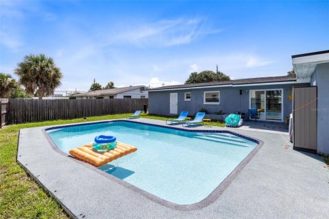 House in Merrit Island, Florida 5 bedrooms, 163.69 sq.m. № 2205443 - photo 14