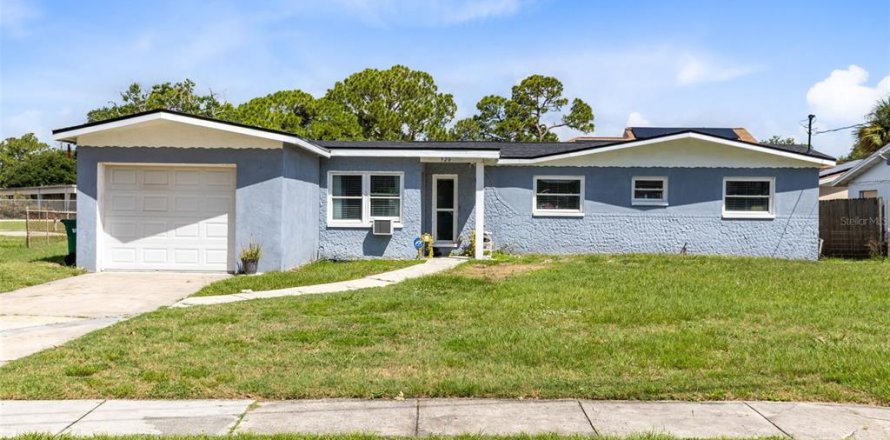 House in Merrit Island, Florida 5 bedrooms, 163.69 sq.m. № 2205443