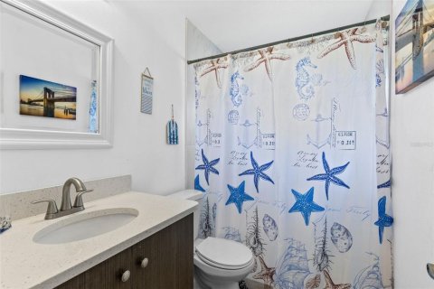 House in Merrit Island, Florida 5 bedrooms, 163.69 sq.m. № 2205443 - photo 7