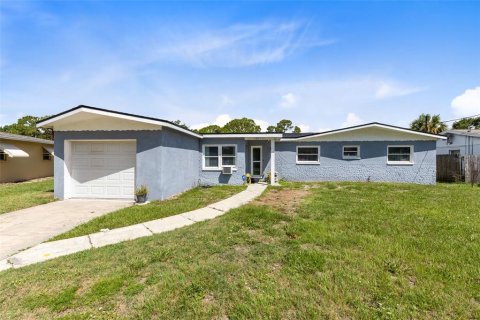 House in Merrit Island, Florida 5 bedrooms, 163.69 sq.m. № 2205443 - photo 2