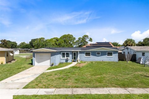 House in Merrit Island, Florida 5 bedrooms, 163.69 sq.m. № 2205443 - photo 3