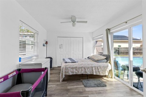House in Merrit Island, Florida 5 bedrooms, 163.69 sq.m. № 2205443 - photo 18