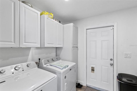 House in Merrit Island, Florida 5 bedrooms, 163.69 sq.m. № 2205443 - photo 27