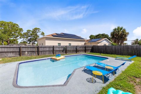 House in Merrit Island, Florida 5 bedrooms, 163.69 sq.m. № 2205443 - photo 12