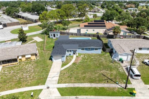 House in Merrit Island, Florida 5 bedrooms, 163.69 sq.m. № 2205443 - photo 4