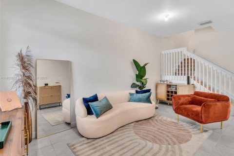 Touwnhouse à Miami, Floride 3 chambres, 157.47 m2 № 2088645
