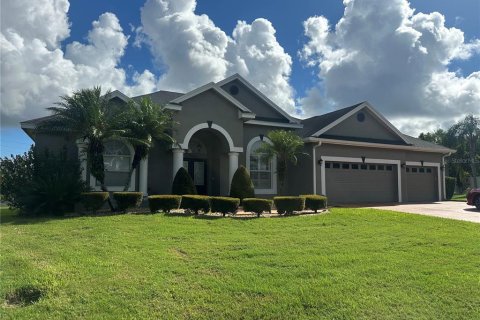 House in Lakeland, Florida 4 bedrooms, 226.68 sq.m. № 1885495 - photo 1