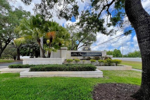 Condo in Palm Harbor, Florida, 2 bedrooms № 2110347 - photo 3