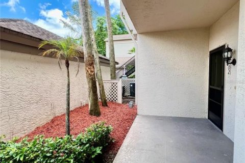 Condo in Palm Harbor, Florida, 2 bedrooms № 2110347 - photo 9