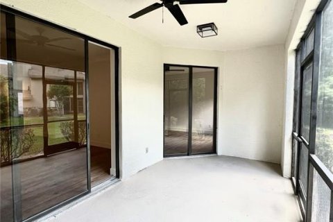 Condo in Palm Harbor, Florida, 2 bedrooms № 2110347 - photo 27