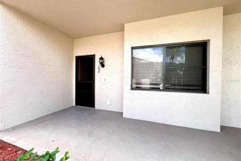 Condo in Palm Harbor, Florida, 2 bedrooms № 2110347 - photo 10
