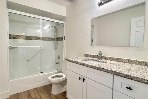 Condo in Palm Harbor, Florida, 2 bedrooms № 2110347 - photo 21