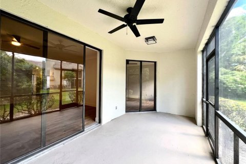 Condo in Palm Harbor, Florida, 2 bedrooms № 2110347 - photo 26