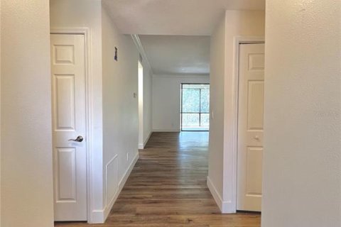 Condo in Palm Harbor, Florida, 2 bedrooms № 2110347 - photo 12
