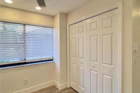 Condo in Palm Harbor, Florida, 2 bedrooms № 2110347 - photo 15
