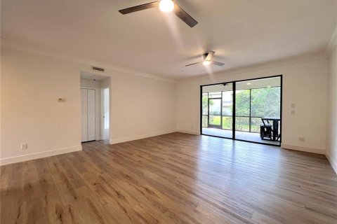 Condo in Palm Harbor, Florida, 2 bedrooms № 2110347 - photo 23