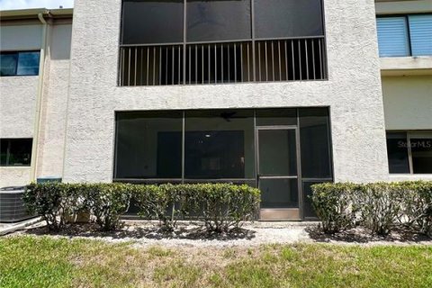 Condo in Palm Harbor, Florida, 2 bedrooms № 2110347 - photo 29