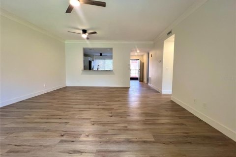 Condo in Palm Harbor, Florida, 2 bedrooms № 2110347 - photo 24