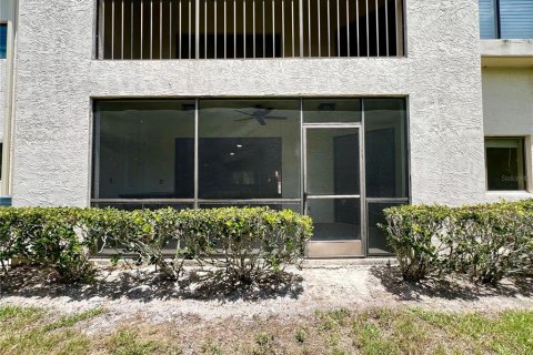 Condo in Palm Harbor, Florida, 2 bedrooms № 2110347 - photo 28