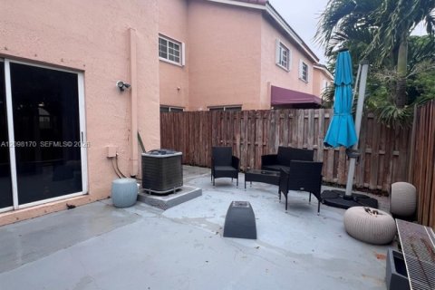 Touwnhouse à vendre à Miami, Floride: 3 chambres, 113.34 m2 № 2395252 - photo 26