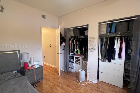 Touwnhouse à vendre à Miami, Floride: 3 chambres, 113.34 m2 № 2395252 - photo 21