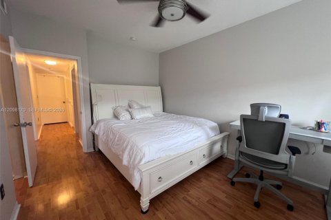 Touwnhouse à vendre à Miami, Floride: 3 chambres, 113.34 m2 № 2395252 - photo 15