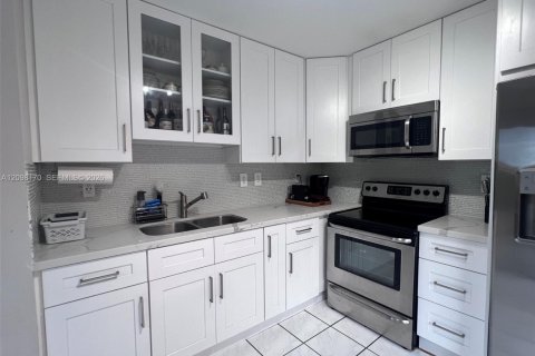 Touwnhouse à Miami, Floride 3 chambres, 113.34 m2 № 2395252
