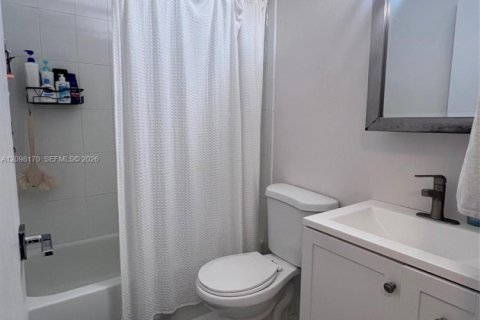 Touwnhouse à vendre à Miami, Floride: 3 chambres, 113.34 m2 № 2395252 - photo 19