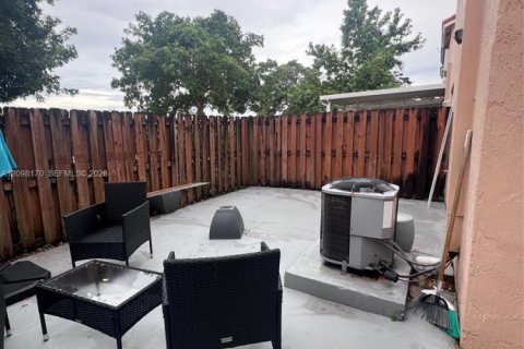Touwnhouse à vendre à Miami, Floride: 3 chambres, 113.34 m2 № 2395252 - photo 24