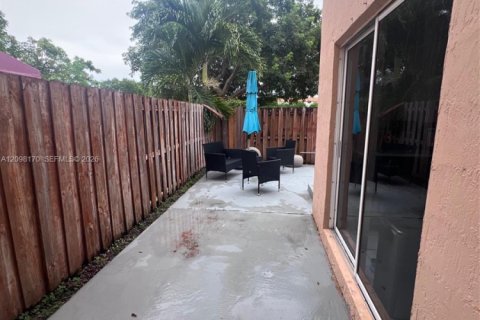 Touwnhouse à vendre à Miami, Floride: 3 chambres, 113.34 m2 № 2395252 - photo 23