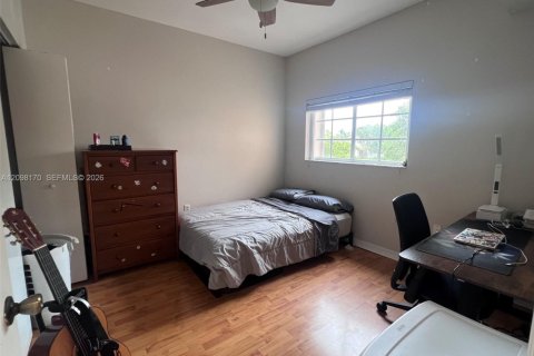Touwnhouse à vendre à Miami, Floride: 3 chambres, 113.34 m2 № 2395252 - photo 18