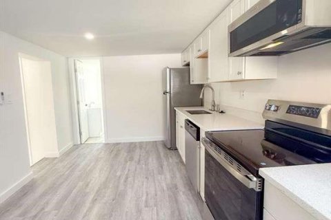 House in Tampa, Florida 3 bedrooms, 86.21 sq.m. № 2437318 - photo 5