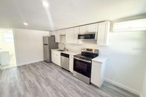 House in Tampa, Florida 3 bedrooms, 86.21 sq.m. № 2437318 - photo 6