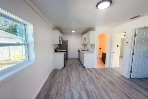 House in Tampa, Florida 3 bedrooms, 86.21 sq.m. № 2437318