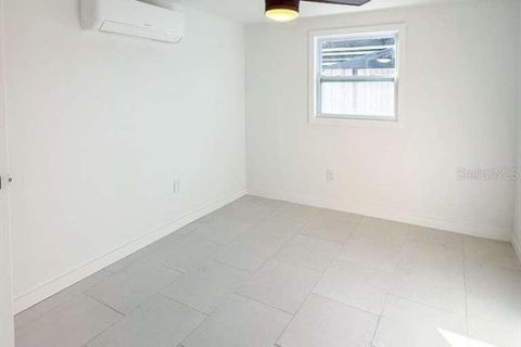 House in Tampa, Florida 3 bedrooms, 86.21 sq.m. № 2437318 - photo 12