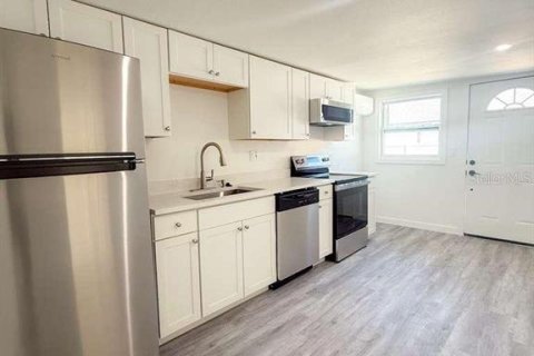 House in Tampa, Florida 3 bedrooms, 86.21 sq.m. № 2437318 - photo 9