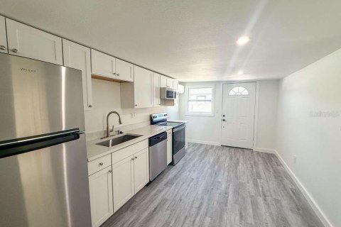 House in Tampa, Florida 3 bedrooms, 86.21 sq.m. № 2437318 - photo 10