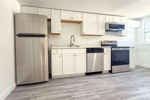 House in Tampa, Florida 3 bedrooms, 86.21 sq.m. № 2437318 - photo 11