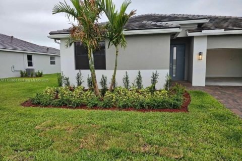 House in Homestead, Florida 4 bedrooms, 213.68 sq.m. № 1861210 - photo 1