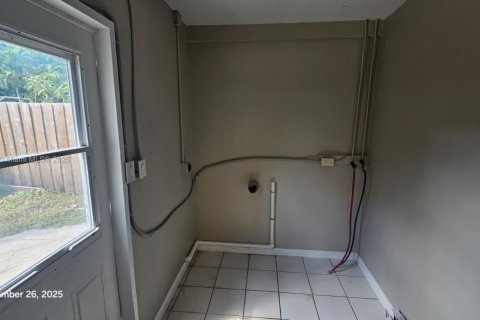 Villa ou maison à louer à Hollywood, Floride: 3 chambres, 103.31 m2 № 1931734 - photo 21