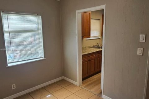 Villa ou maison à louer à Hollywood, Floride: 3 chambres, 103.31 m2 № 1931734 - photo 4