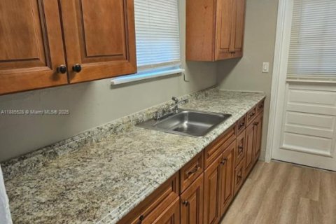 Villa ou maison à louer à Hollywood, Floride: 3 chambres, 103.31 m2 № 1931734 - photo 18