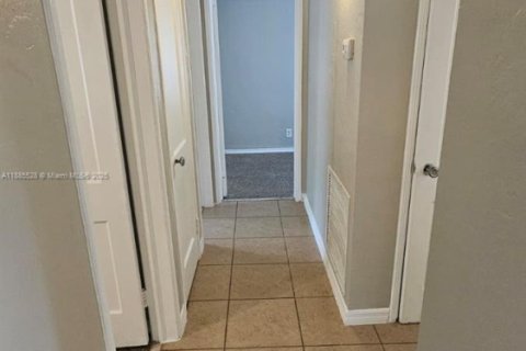 Villa ou maison à louer à Hollywood, Floride: 3 chambres, 103.31 m2 № 1931734 - photo 19