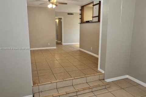 Villa ou maison à louer à Hollywood, Floride: 3 chambres, 103.31 m2 № 1931734 - photo 14