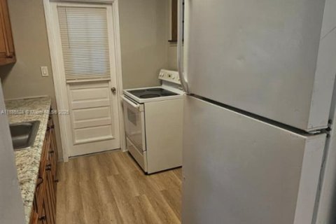 Villa ou maison à louer à Hollywood, Floride: 3 chambres, 103.31 m2 № 1931734 - photo 7