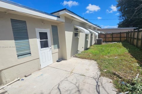 Villa ou maison à louer à Hollywood, Floride: 3 chambres, 103.31 m2 № 1931734 - photo 22