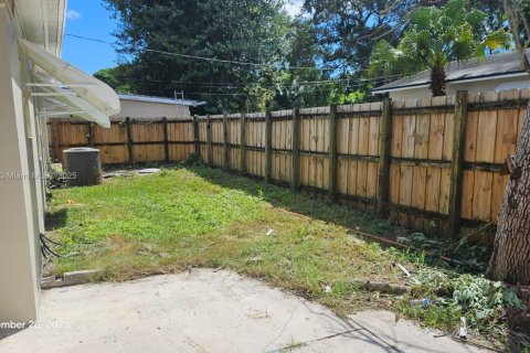 Villa ou maison à louer à Hollywood, Floride: 3 chambres, 103.31 m2 № 1931734 - photo 8